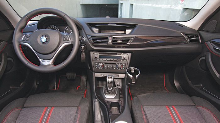 Κορυφαία ποιότητα κατασκευής, αλλά χωρίς hi-tech αύρα το εσωτερικό της «ελληνικής» BMW X1.